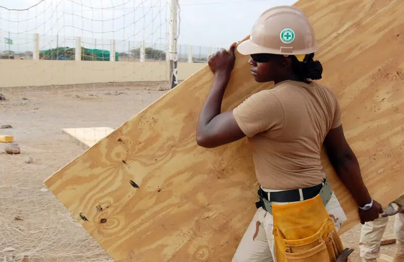 Pourquoi et quand recourir au panneau MDF ?