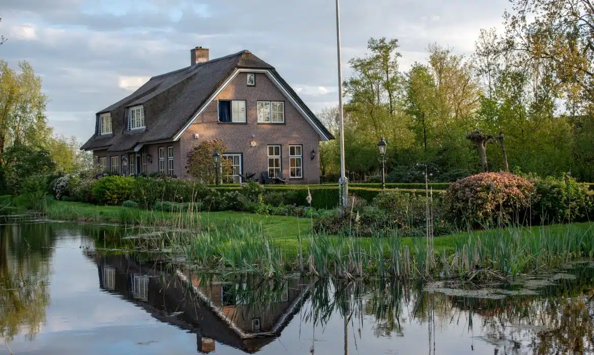 Choisir un constructeur de maison dans les Ardennes : questions importantes à se poser