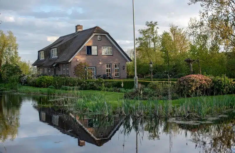 Choisir un constructeur de maison dans les Ardennes : questions importantes à se poser