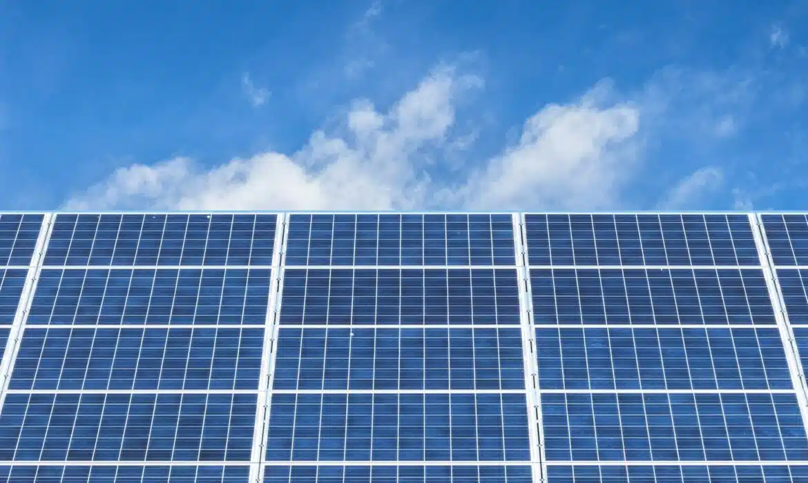 Accessoire pour panneaux solaire : les indispensables pour maximiser la performance de vos panneaux