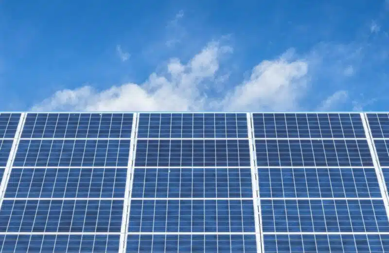 Accessoire pour panneaux solaire : les indispensables pour maximiser la performance de vos panneaux