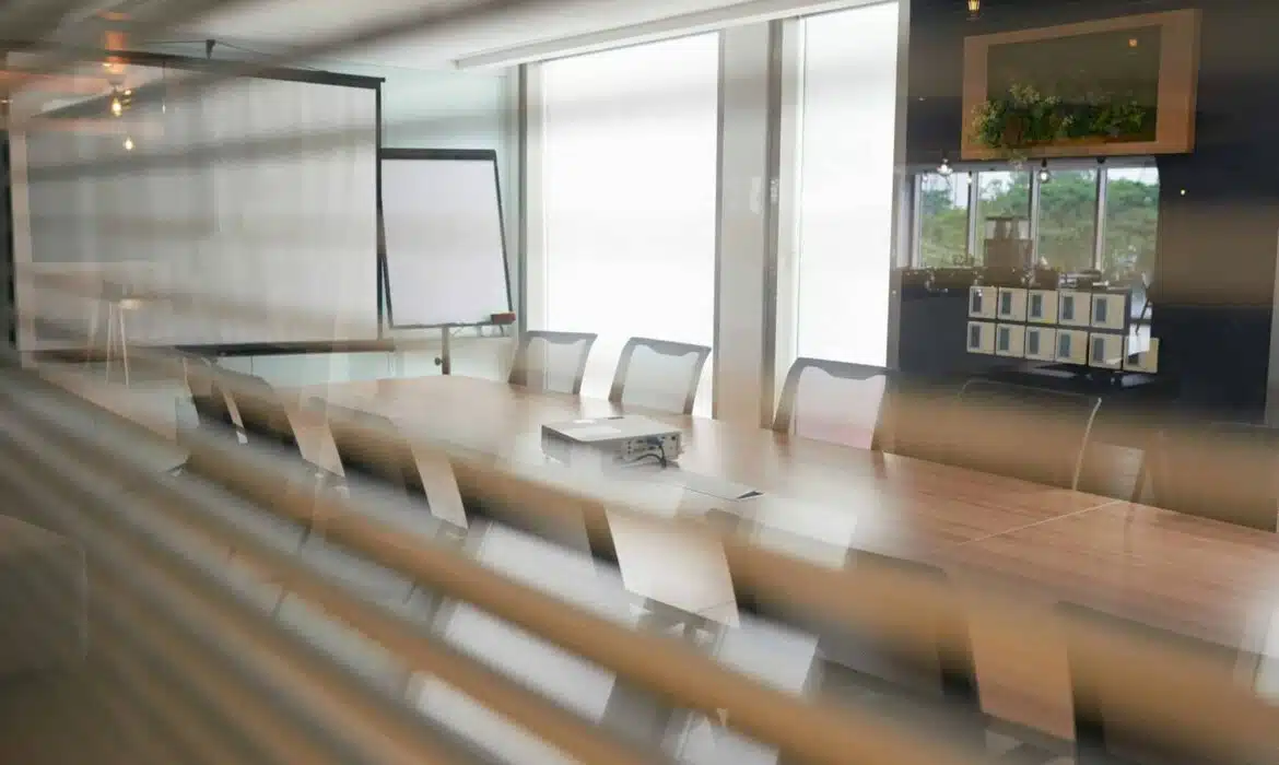 Location de salle de réunion à Lille : comment choisir la salle idéale pour votre prochain meeting