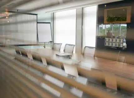 Location de salle de réunion à Lille : comment choisir la salle idéale pour votre prochain meeting