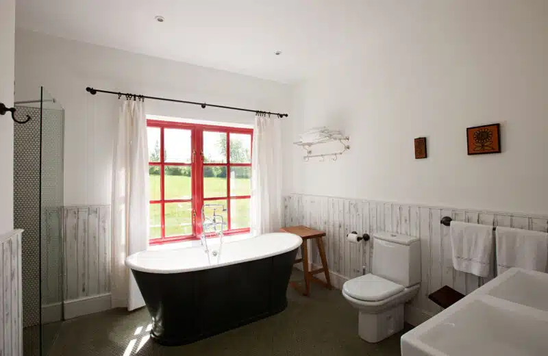 Plans de maisons 60m² : les défis de conception pour une salle de bain