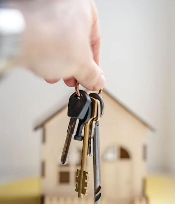 Les étapes clés pour devenir agent immobilier avec succès
