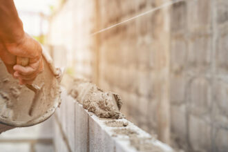 Comment reconnaître un bon professionnel pour des travaux de maçonnerie à Annecy ?