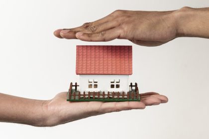 Naissance d'un enfant : faut-il mettre son assurance habitation à jour ?